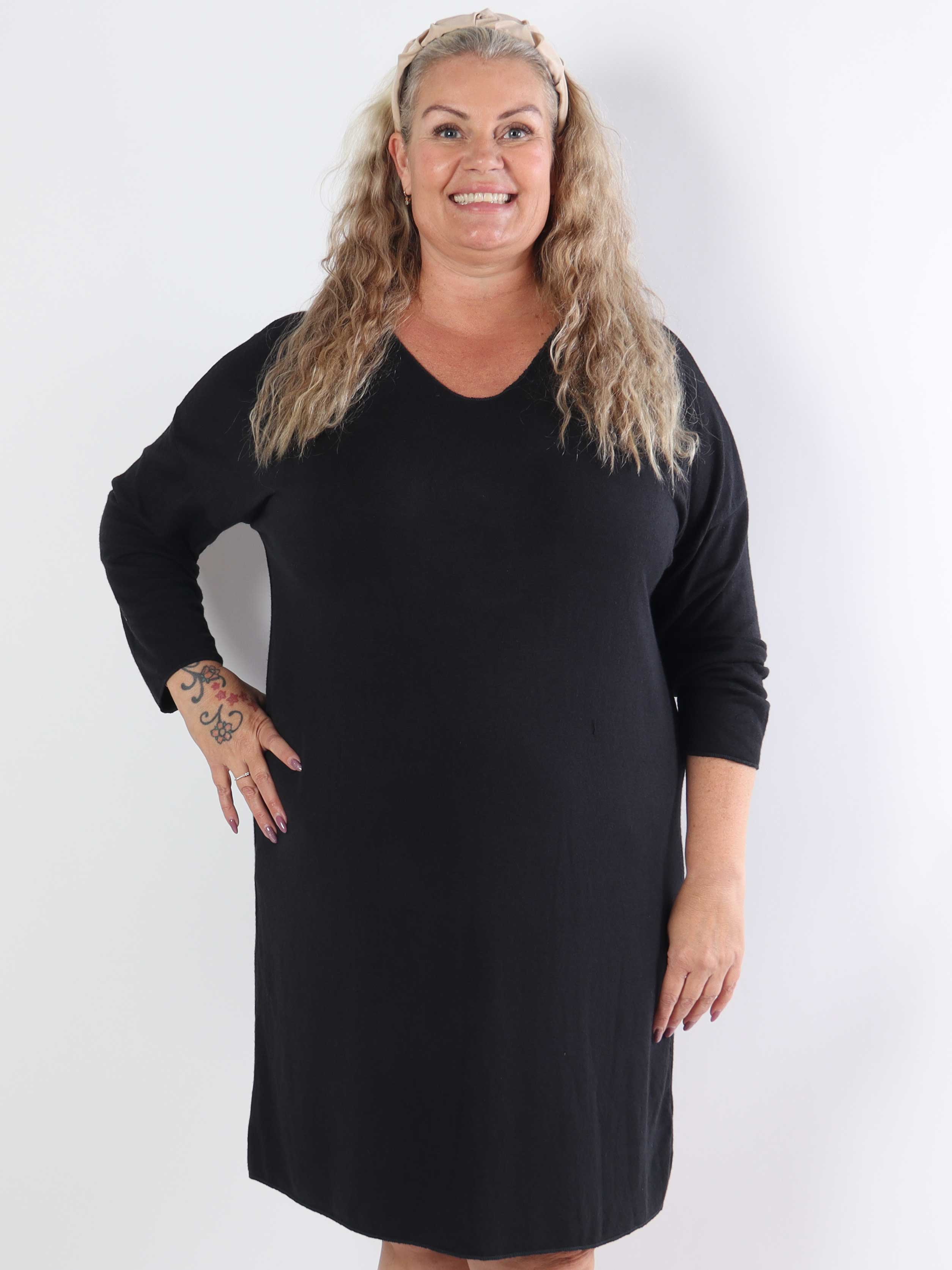 Djamila Long - Mega blød plus size kjole i viskose med v-udskæring